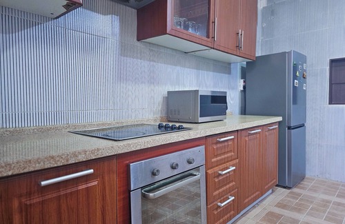 Ikoyi Apartamento | Ultimate Comfort in V/Island Lagos: Spacious 2-Bed with 24/7 Power & Free WiFi