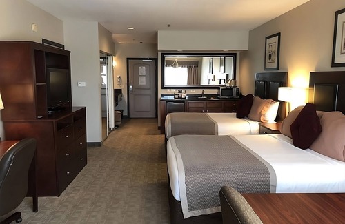 Killeen Hotel | Ultimate Couple's Escape! 1 Comfy Unit and Pool.