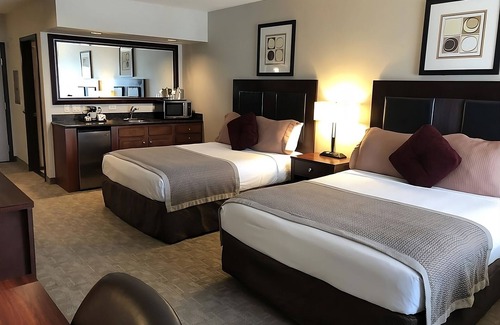 Killeen Hotel | Ultimate Couple's Escape! 1 Comfy Unit and Pool.