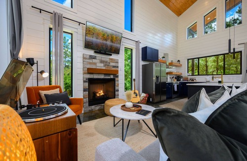 Pickens Cabina | Ultimate Couples Cabin | Secluded, Hot Tub