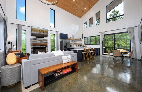 Pickens Cabina | Ultimate Couples Cabin | Secluded, Hot Tub