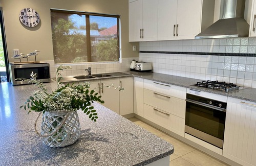 Quindalup Casa | Ultimate Dunsborough home, close to Quindalup Bay - ideal for extended families.