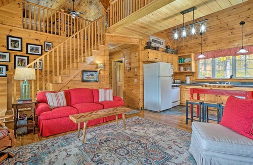 Wardsboro Casa | Rústica East Dover Home w / Deck - ¡Cerca del monte Snow!