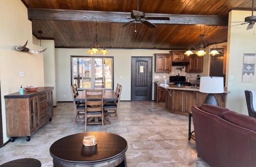 Mount Judea Casa | Ultimate Entertaining Modern Lodge Privacy & Views