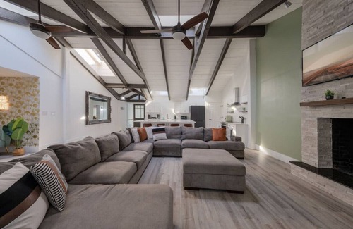 Kissimmee Apartamento | Ultimate Escape! Indoor Pool + Game Room + Theater