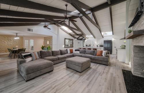 Kissimmee Casa | Ultimate Escape! Indoor Pool, Game Room, Movie Room, and more!