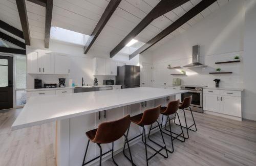 Kissimmee Casa | Ultimate Escape! Indoor Pool, Game Room, Movie Room, and more!