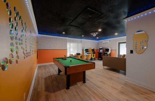 Kissimmee Casa | Ultimate Escape! Indoor Pool, Game Room, Movie Room, and more!