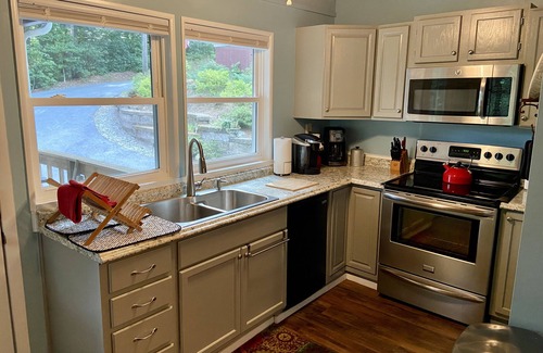 Zirconia Cabina | Ultimate Escape - Secluded Mountain Retreat with Hot Tub & Scenic Views