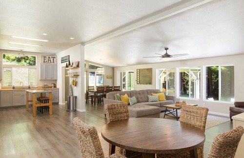 McKinleyville Casa | 🌲 Ultimate Family Getaway! Bigfoots Hideaway in the Heart of the Redwoods!🌲
