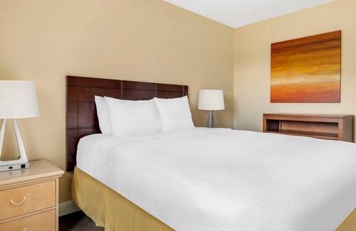 Canyon Corridor Complejo | Ultimate Family Getaway at Palm Canyon Resort, a Hilton Vacation Club- 2 Bedroom