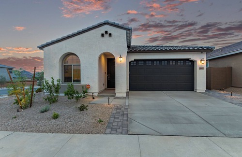 Desert View Casa | Ultimate Family Getaway: Luxurious 4BR Home with Pool & Mountain Views!