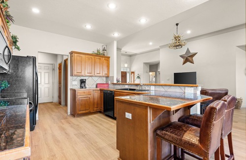 Branson West Casa | ULTIMATE Family Reunion! 5min to SDC ▪ Game Room ▪ Golf ▪ 3 Pools ▪ Pool Table