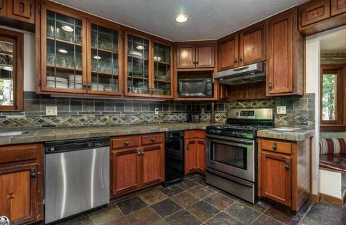 Mi-Wuk Village Cabina | Ultimate family retreat in the Woods!