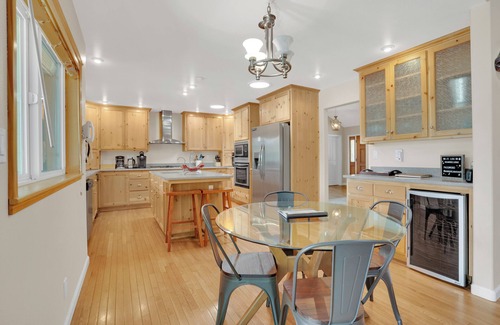 Mariposa Cabina | A Large Home with Mountain Views