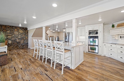 Berryville Casa | Ultimate Family Riverfront Retreat: 5-Bedroom Retreat -sleeps 15