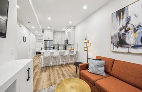 Southwest Calgary Casa | Ultimate Group Stay, 3 King Beds, 2 Suites