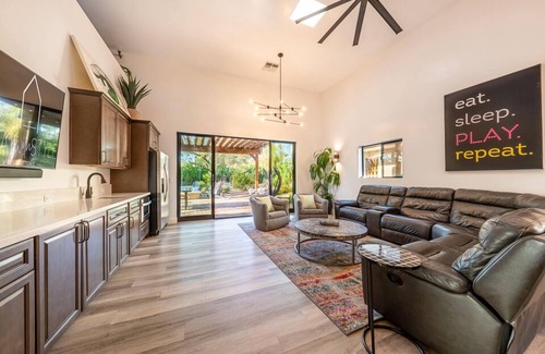 Sundown Manor Casa | SWSSCompound 1ofAKind Million dollar Resort Compound en 1 acre StayWithStyle