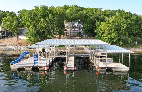 Sunrise Beach Casa | Ultimate Lake Dream! 5 bdrms & Sleeps 19 Guests!