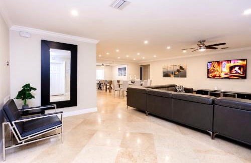 South Lake Casa | Ultimate Luxury 5BR Villa near Hollywood Beach