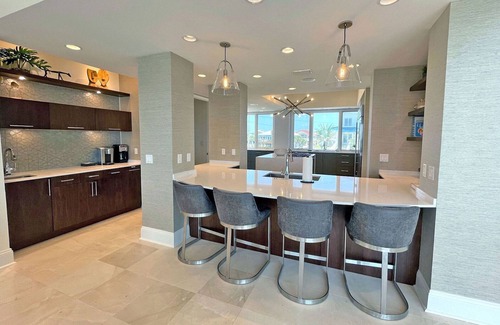 Villa Segunda Casa | ¡Recién actualizado Luxury Gulf Front Home en 1212 Ariola Drive!