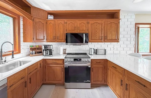 East Stroudsburg Casa | Ultimate Mountain View Retreat w/ Private Pool, Hot Tub, Sauna, Cold Plunge
