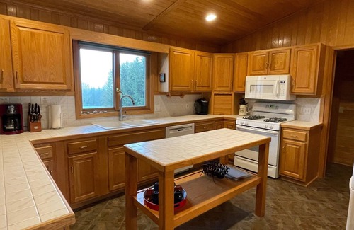 Honor Casa | Ultimate privacy beside Sleeping Bear Dunes National Park, 3 miles to Empire