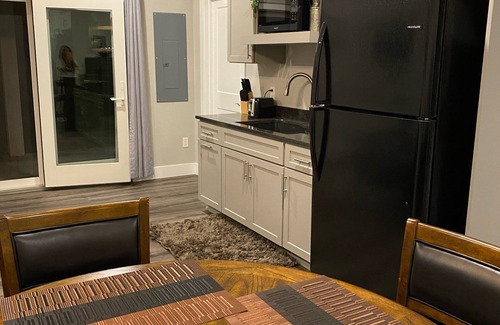 Elkhart Lake Condominio | Ultimate Racing Fan Suite Near Road America – Relax Between Laps!