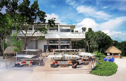 Rock Harbor Hotel | Ultimate Relaxation! 2 Waterfront Units, Pet-friendly, Outdoor Pool!