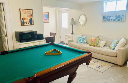 Nantucket Apartamento | Ultimate relaxation spot with steam room, close to the beach. Family-friendly