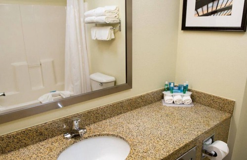 Chanhassen Casa | Ultimate Room for Staycation! Free Breakfast