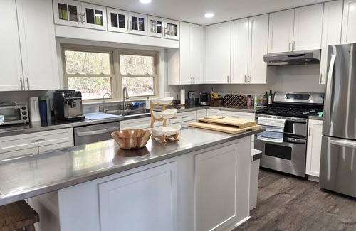 Red Bank Casa | Ultimate Serene Mountain Retreat on 1+ Acre Private Land, Minutes to Downtown