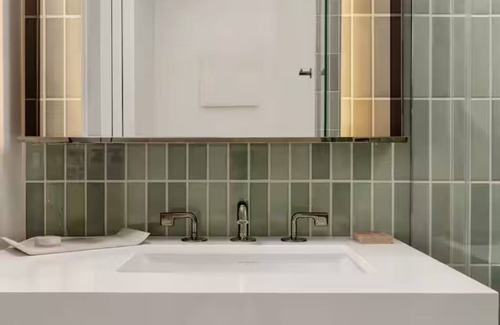 Tenderloin Hotel | Ultimate SF Getaway! 2 Rooms w/ Curated Local Art & Comfort