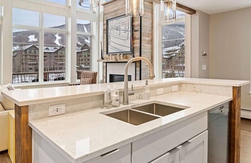 Stowe Area Casa | Ultimate Ski In/Out Luxury Townhome at Stowe's Spruce Peak