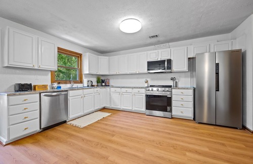 Stone Mountain Casa | Sleep 20 -Dream Home in Stone Mountain