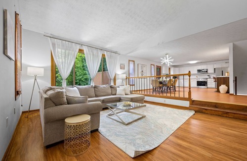 Stone Mountain Casa | Sleep 20 -Dream Home in Stone Mountain