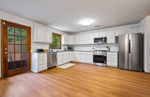 Stone Mountain Casa | Sleep 20 -Dream Home in Stone Mountain