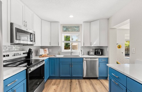 Seacoast Shores Casa | Ultimate Beach Oasis: Heated Pool, Game Room, BBQ & Pet-Friendly 🏖️