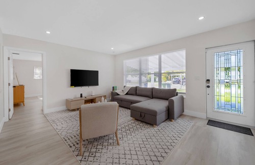 Hallandale Beach Casa | Ultimate Vacation Retreat with a Pool