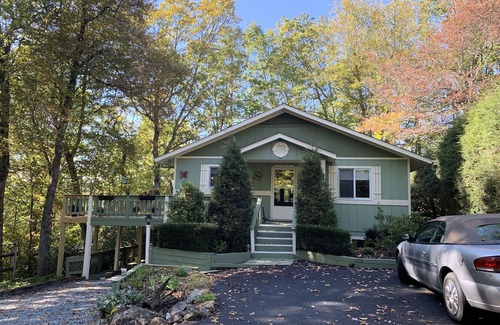 Newland Cabaña | Ultimate Vacation Cottage with 6 passenger golf cart available for small fee!