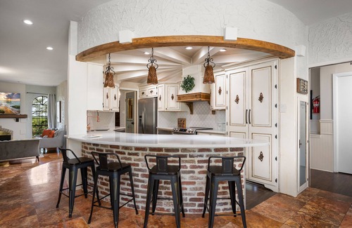 Leon Valley Casa | Ultimate Vacay! Luxury Pool, Pickleball, Basketball & More!