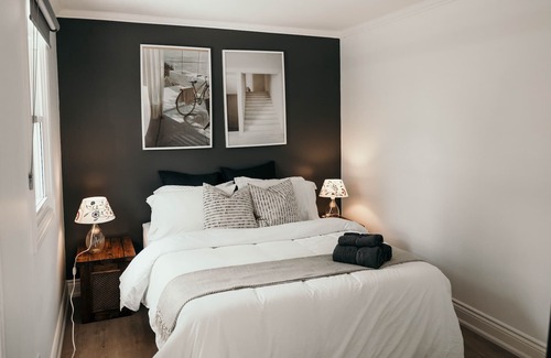 Niagara-on-the-Lake Cabaña | Ultimate Wine Country Getaway - HOTTUB, Games Room, Netflix