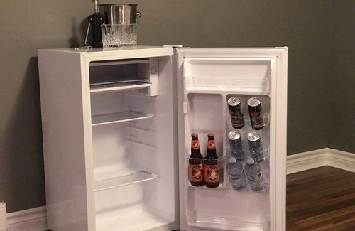 Dorval Apartamento | Ultra-clean basement apartment near Montreal airport!