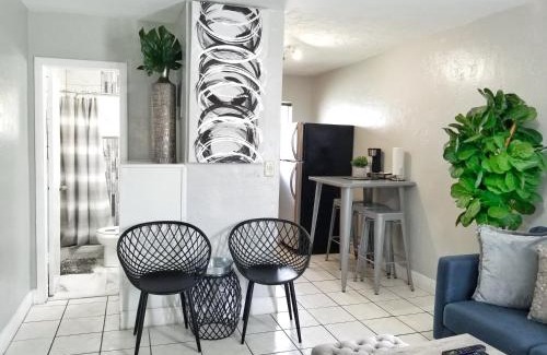 Hollywood Apartamento | Ultra Glam Apartment 6 Miles From Hard Rock Stadium and Casino