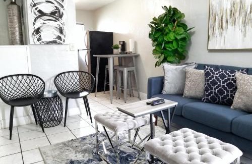 Hollywood Apartamento | Ultra Glam Apartment 6 Miles From Hard Rock Stadium and Casino