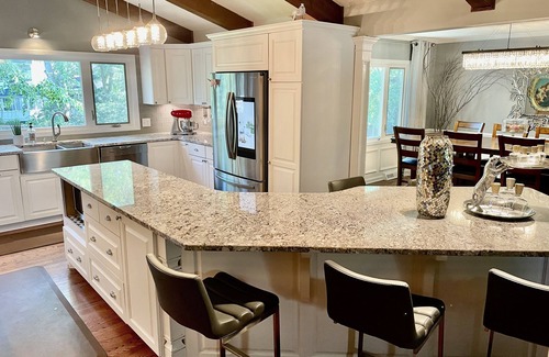 Plymouth Casa | ULTRA LUX House Equipped with Large Chef’s Kitchen
