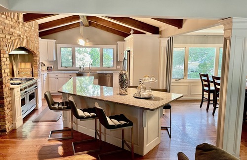 Plymouth Casa | ULTRA LUX House Equipped with Large Chef’s Kitchen