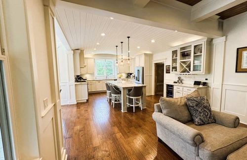 Eureka Springs Casa | Ultra Luxe Home in Eureka