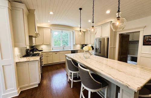 Eureka Springs Casa | Ultra Luxe Home in Eureka