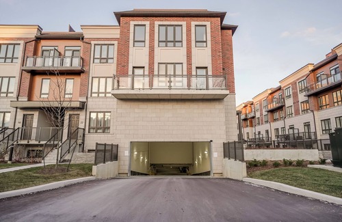 Rathwood Condominio | Ultra luxurious 3 BR 2 Bath 1 Parking Toronto Airport And Sq1